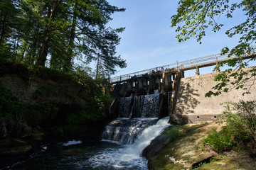 Fototapeta na wymiar Round lake Dam in Camas, Washington State, on a sunny day.
