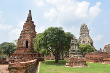Fototapeta na wymiar Ayuttahaya kompleks świąntynny Tajlandia, Wat Mahathat, Wat Phra Si Sanphet