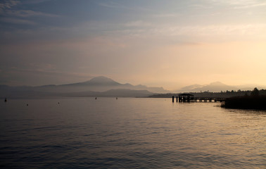 Naklejka premium Morning at Garda Lake