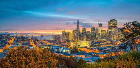 Fototapeta na wymiar Beautiful view of business center in downtown San Francisco in USA