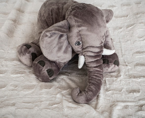 Elefante de peluche