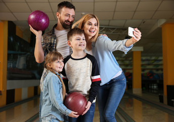 Fototapeta premium Family taking selfie at bowling club