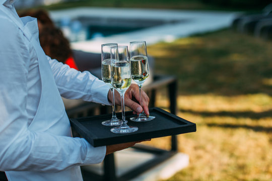 serveur cocktail