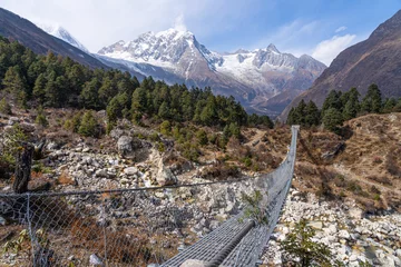 Fototapete Manaslu Hängebrücke in Manaslu Circuit Trekking Route, Himalaya-Gebirge, Nepal