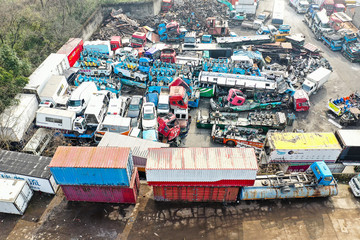 Fototapeta na wymiar Old motor vehicles piled up waiting to be dismantled and eliminated