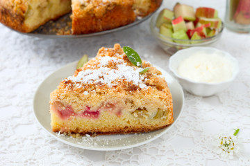Streusel-Rabarber-Kuchen