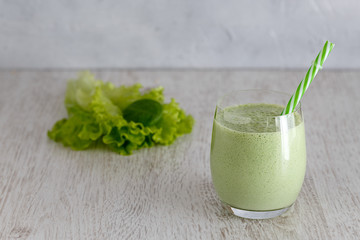 Greek yogurt smoothies with greens