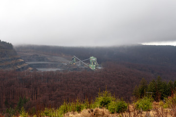 Kieswerk und Steinbruch im Wald