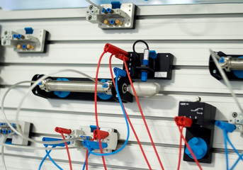 Industrial pneumatic training kit components: pneumatic piston, solenoid valve, capacitive sensor,...