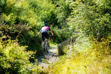 Fototapeta premium randonnée en vtt au printemps
