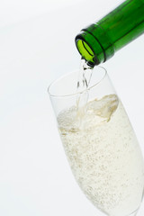 グラスに注ぐシャンパン