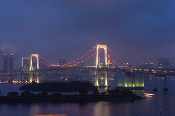 Fototapeta na wymiar Beautiful rainbow bridge odaiba light up at night in japan