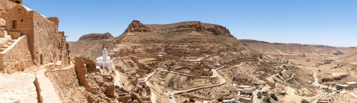 Panorama du vieux village de Chenini, Tunisie