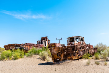 Fototapeta premium A rusting shipwreck in the desert near the former Aral Sea fishing town Moynaq / Muynaq in Uzbekistan / Karakalpakistan