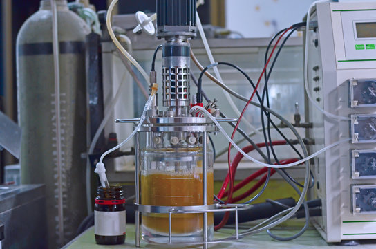 Ethanol production in laboratory fermentor or fermenter