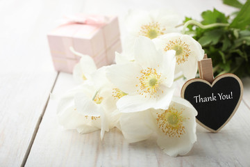 Obraz na płótnie Canvas white anemone flower