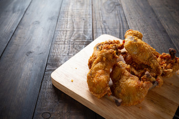  fried chicken in a wooden table.