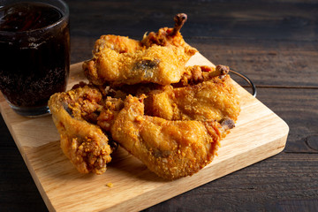  fried chicken in a wooden table.