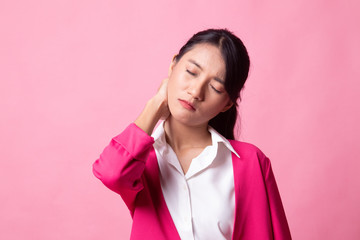 Young Asian woman got neck pain.