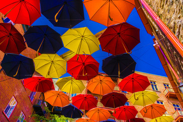 Fototapeta na wymiar La danse des parapluies