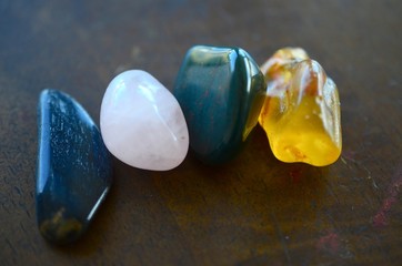 Energy Balancing Grid Kit, Fertility. Tumbled Crystal Bundle: Rose Quartz, Amber, Blue Tigers Eye, Bloodstone Energy Cleaning. Witchcraft, reiki healing crystals. Rare minerals, macro photography