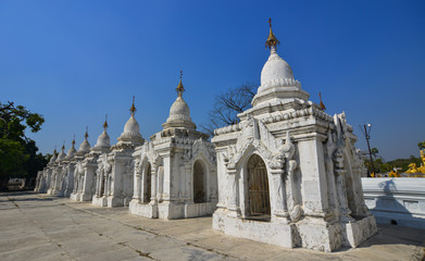 Fototapeta na wymiar Kuthodaw Pagoda in Mandalay, Myanmar
