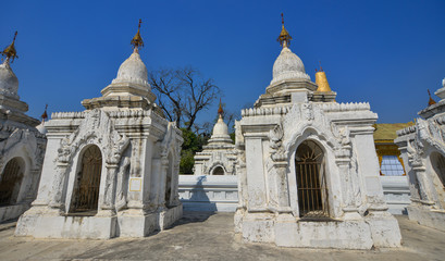 Obraz premium Kuthodaw Pagoda in Mandalay, Myanmar