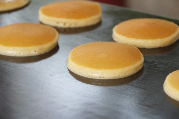 Making pancakes is delicious at street food