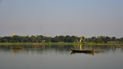 Landscape of Lake Taungthaman (Myanmar)