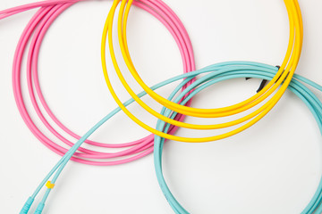 Cables de colores, generando formas geométricas