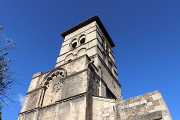 Obraz premium Abbatiale Romane Sainte Marie - Village de Cruas en Ardèche
