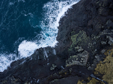 Breaking waves from above