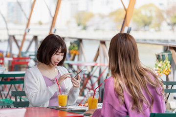 カフェ ガールズトーク イメージ