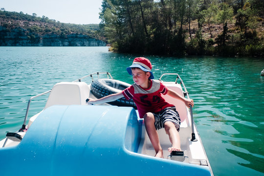 boy steering a addle boat on his own