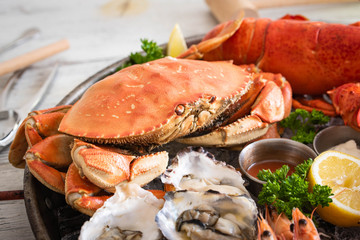 boiled dungeness crab image