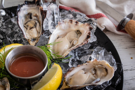 raw oyster platter image