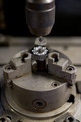 マシニングセンターで面取り作業