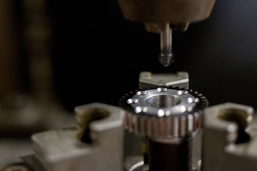 マシニングセンターで面取り作業