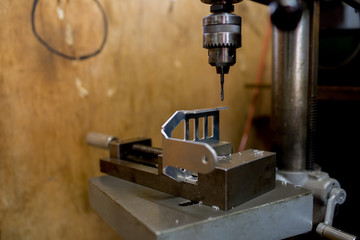 タッピングボール盤でネジ加工