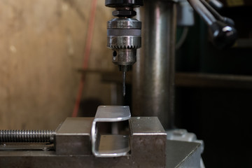 タッピングボール盤でネジ加工