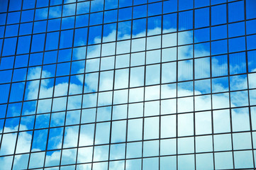 Glasfassade Wolkenspiegelung