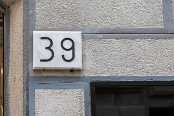 numero 39 marmo, numero civico antico,primo piano