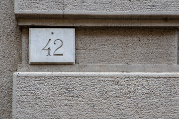 numero 42 marmo, numero civico antico,primo piano
