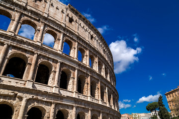 Obraz premium Exterior view of the ancient Roman Colosseum in Rome