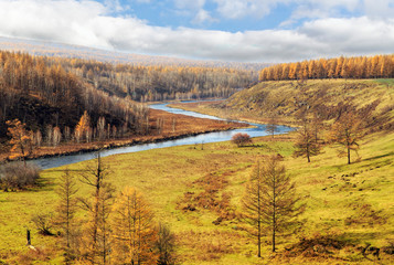 The unique geological landscape of the unfrozen river