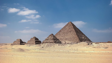Fototapeta na wymiar wide shot of pyramids at giza near cairo