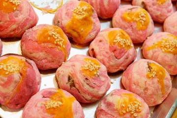Obraz premium Chinese pastry, Thai cake,Spring Roll pastry moon cake with nuts, mung bean & egg cake