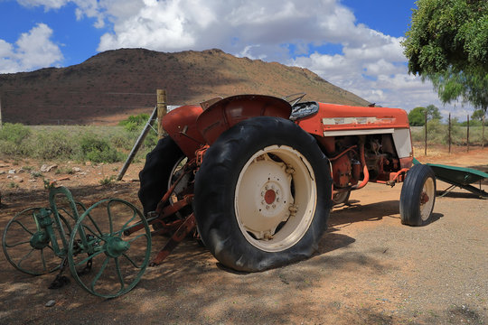 An ancient tracktor at a Karoo farm stall