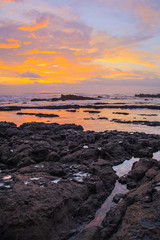 Magnifique couché de soleil sur la plage de Santa Teresa au Costa Rica