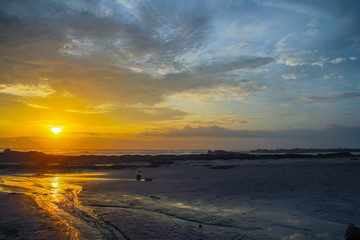 Magnifique couché de soleil sur la plage de Santa Teresa au Costa Rica